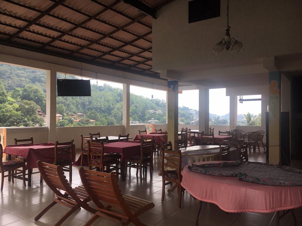 Majestic Tourist Hotel Kandy Exteriér fotografie