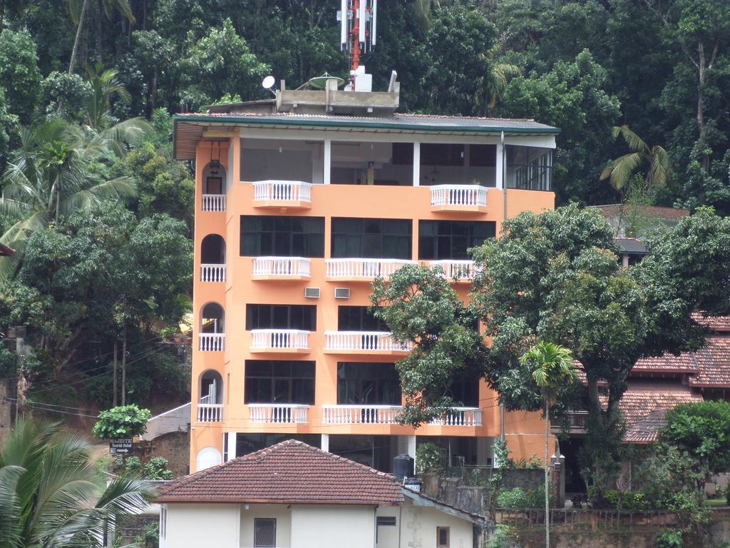 Majestic Tourist Hotel Kandy Exteriér fotografie